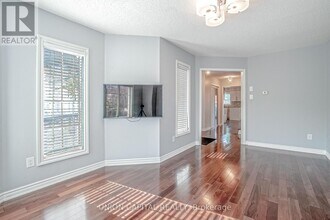 123 Pinedale Gate in Vaughan, ON - Building Photo - Building Photo