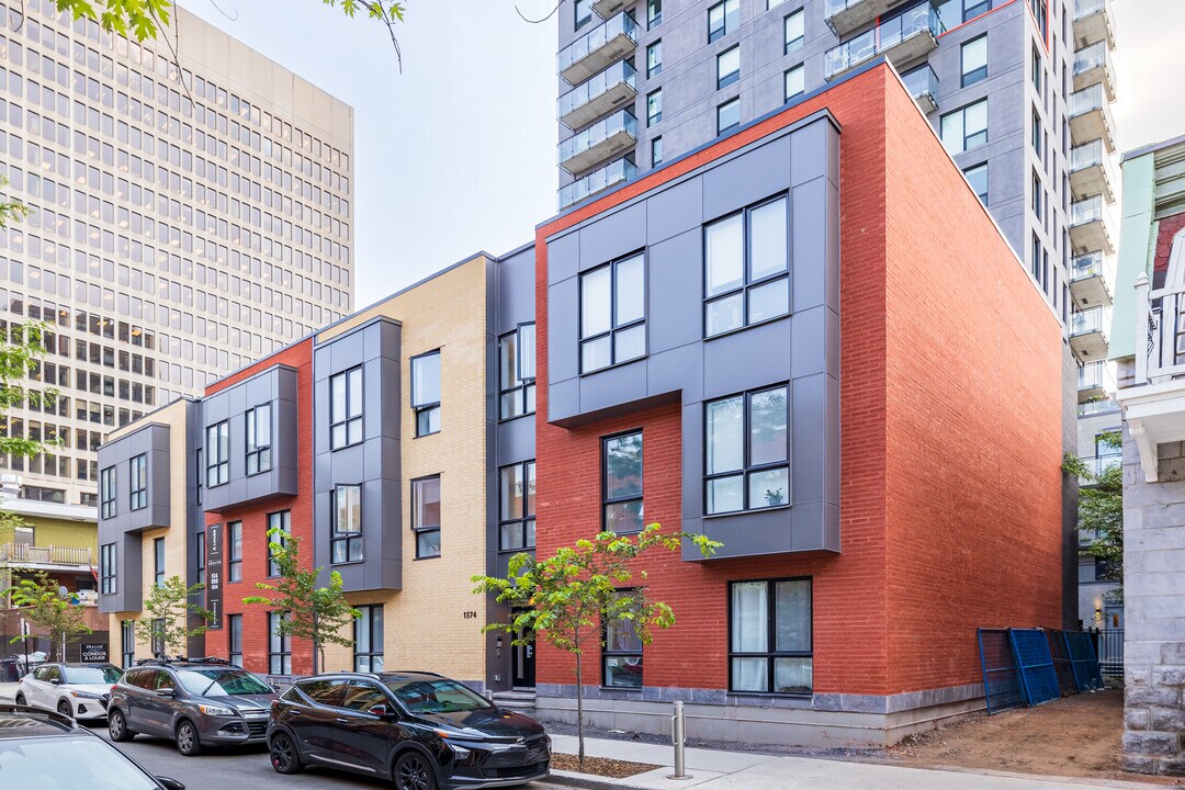 Condos Zenith in Montréal, QC - Building Photo