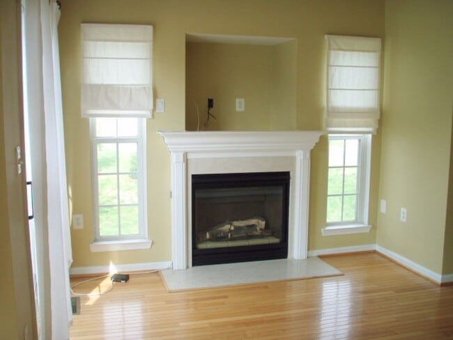 6080 Madison Pointe Ct in Falls Church, VA - Building Photo - Building Photo