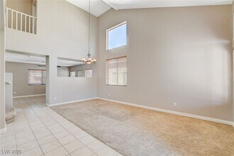 688 Emerald City Ave in Las Vegas, NV - Building Photo - Building Photo