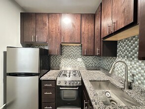 4823 N Damen Ave, Unit 214 in Chicago, IL - Foto de edificio - Building Photo