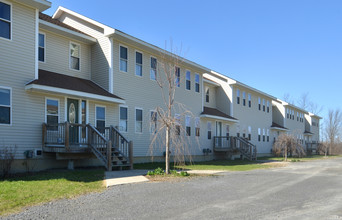 Colonial Country Estates in Cobleskill, NY - Foto de edificio - Building Photo