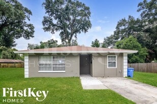 500 Brenda Dr in Brandon, FL - Building Photo