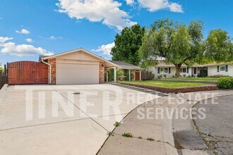 6612 Modesto Dr in Sacramento, CA - Building Photo - Building Photo