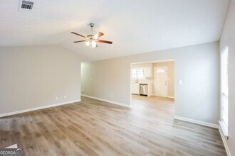 527 Brookfield Way in Jonesboro, GA - Building Photo - Building Photo
