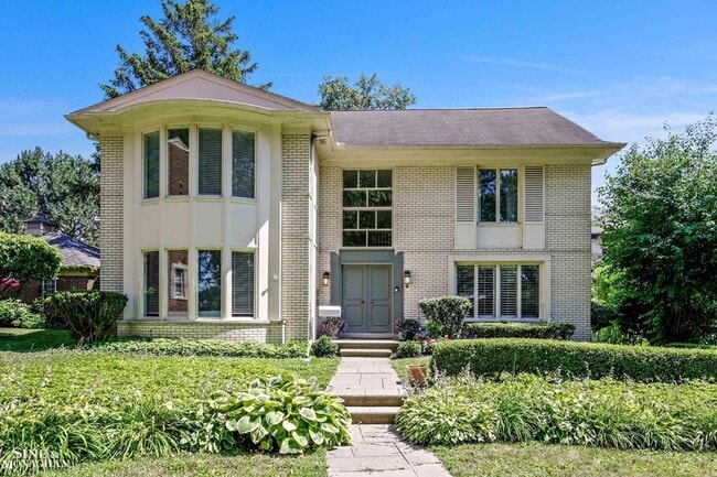 15838 Windmill Pointe Dr in Grosse Pointe Park, MI - Building Photo - Building Photo