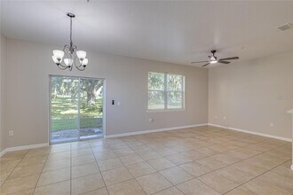 2221 Betsy Ross Ln in St. Cloud, FL - Foto de edificio - Building Photo