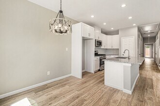 4645 Larkspur St in Houston, TX - Foto de edificio - Building Photo