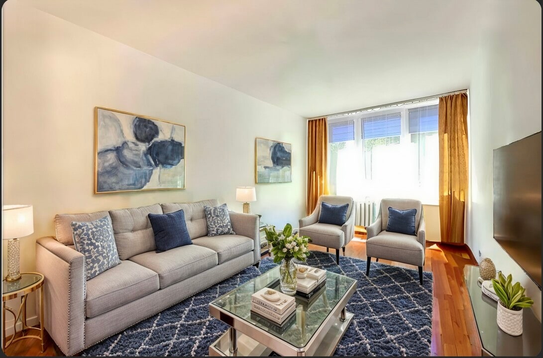 2325 33rd Ave, Unit 2 in Astoria, NY - Building Photo