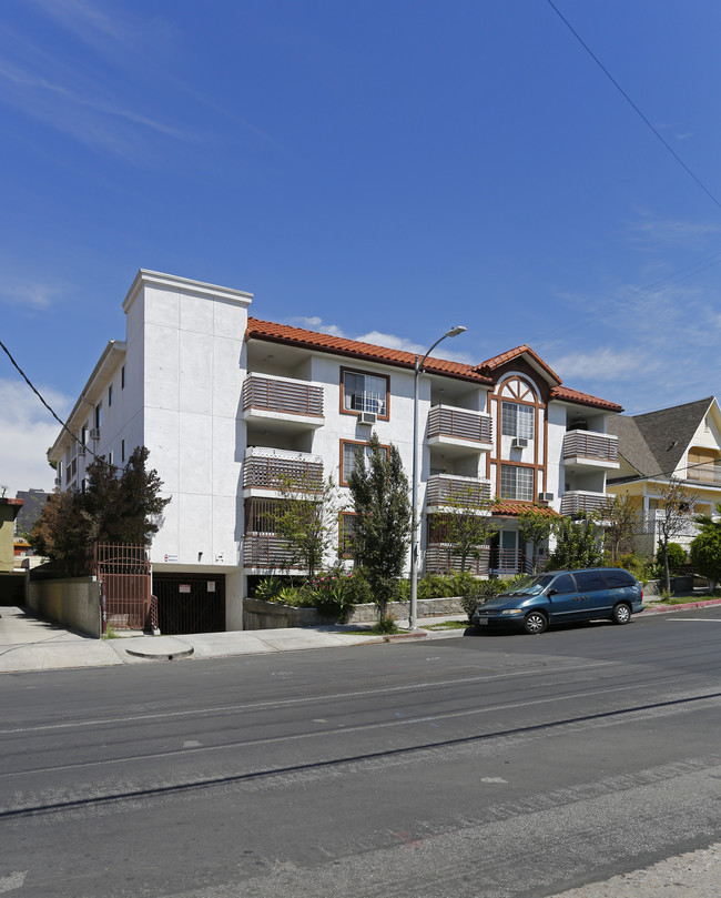 2969 San Marino St in Los Angeles, CA - Foto de edificio - Building Photo