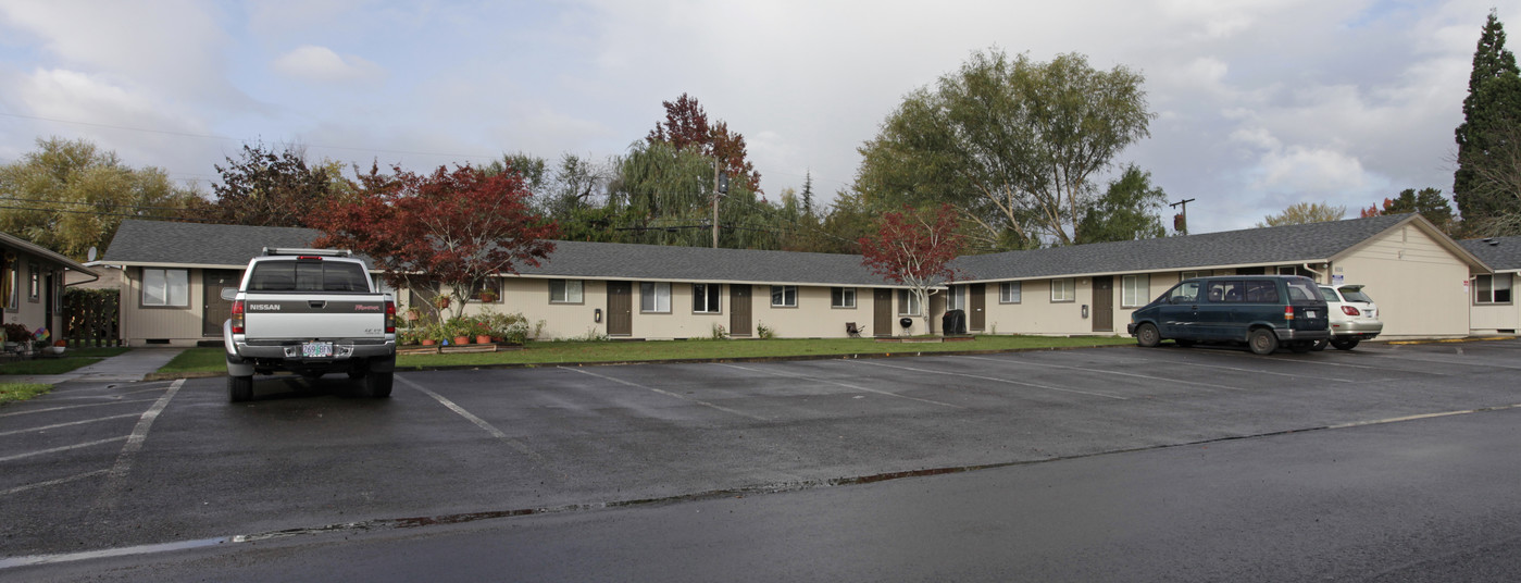 The Harmony Apartments in Beaverton, OR - Building Photo