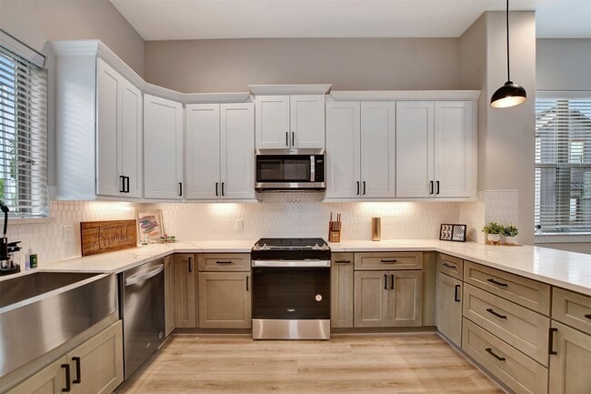 property at 3704 Creekmont Grn Ln