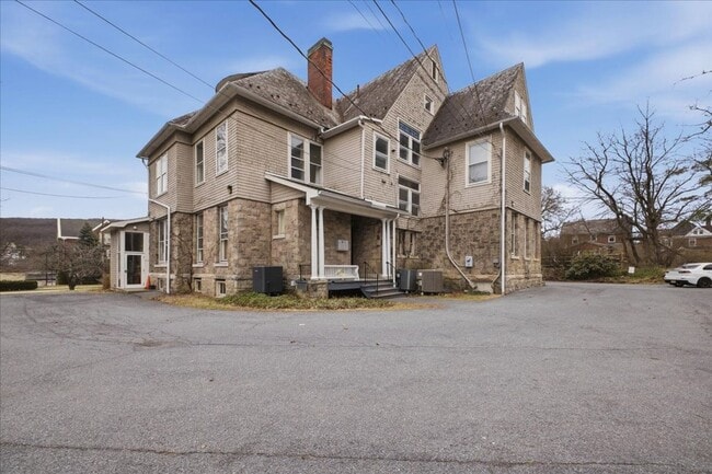 825 Delaware Ave in Fountain Hill, PA - Building Photo - Building Photo