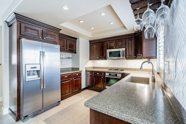 property at 815 W 15th St