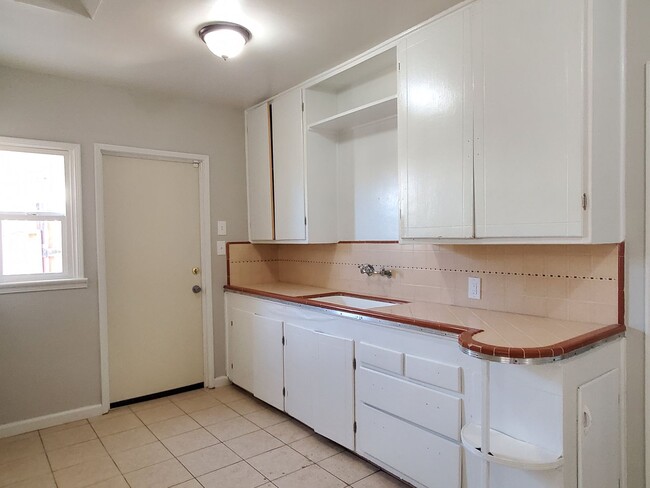 218 Colin B Kelly Dr in Bakersfield, CA - Building Photo - Building Photo