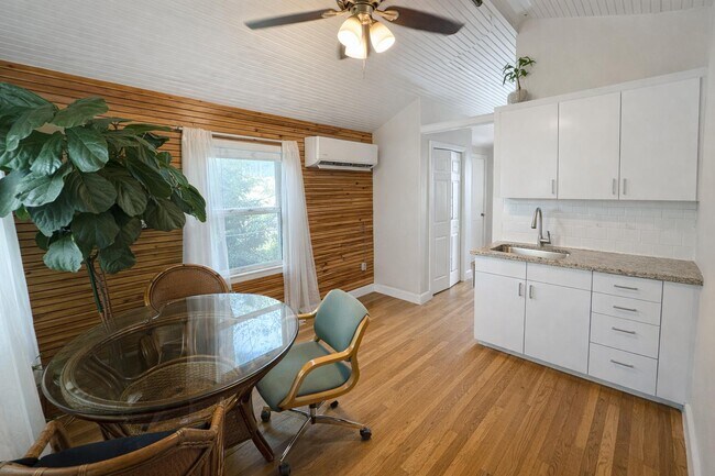 3502 E 12th St in Austin, TX - Building Photo - Building Photo