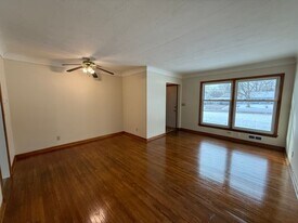 1954-1956 Hazelwood St in Maplewood, MN - Building Photo