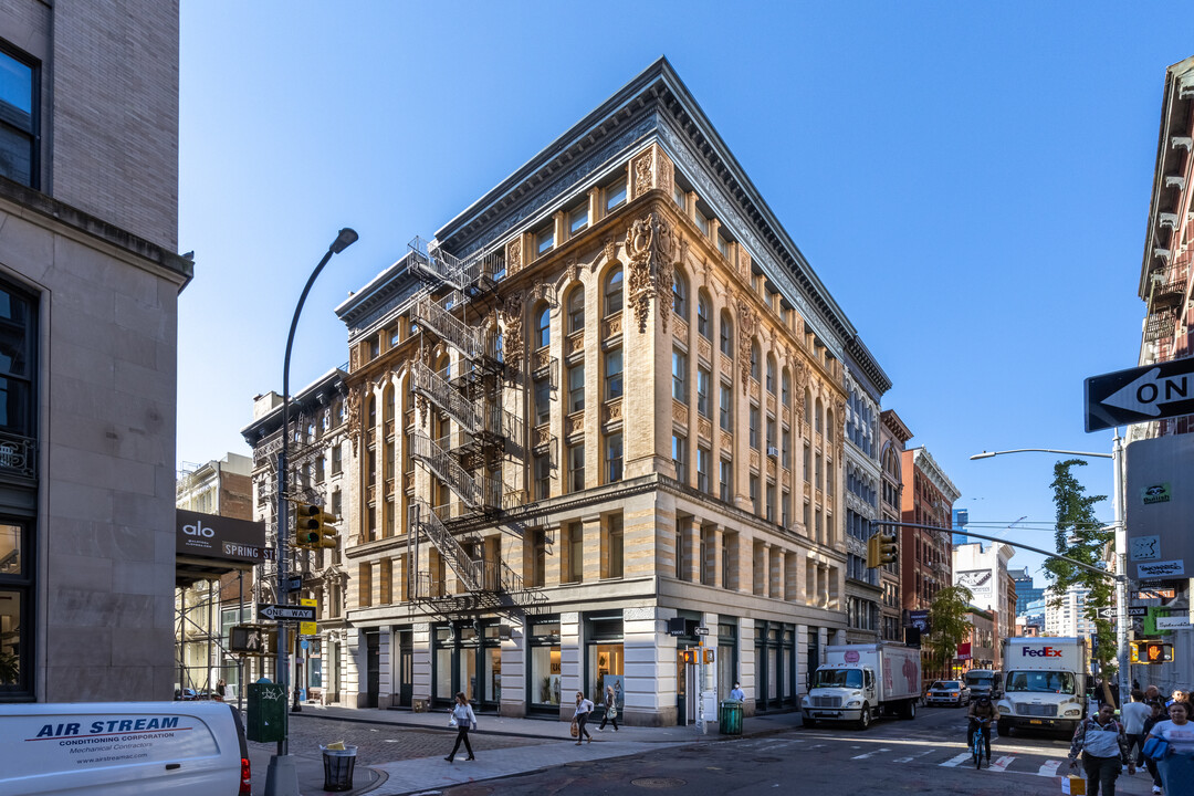 Cooperative in New York, NY - Building Photo