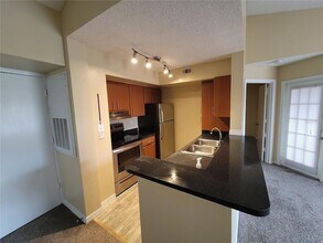 421 Fountainhead Cir, Unit 213 in Kissimmee, FL - Building Photo - Building Photo