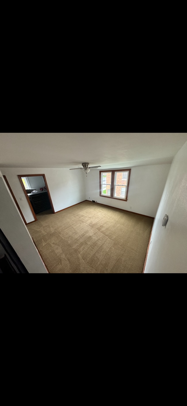 213A S 76th St, Unit 213A in Milwaukee, WI - Foto de edificio - Building Photo