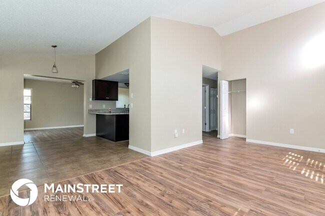 8153 Philatelic Dr in Spring Hill, FL - Building Photo - Building Photo