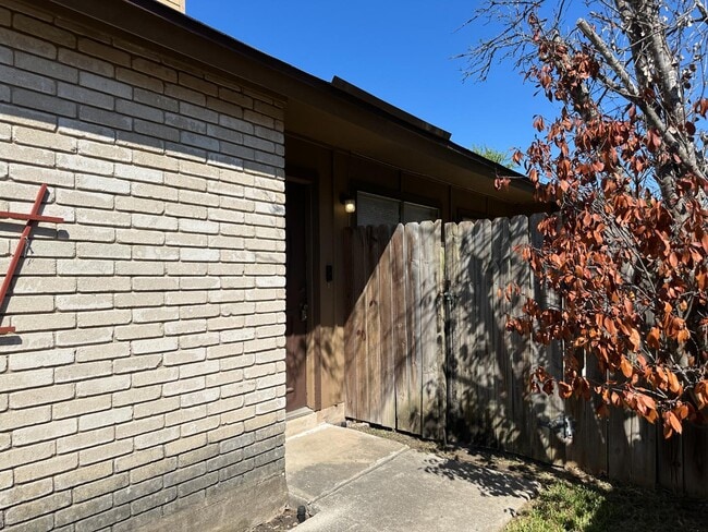 9933 Ardash Ln in San Antonio, TX - Building Photo - Building Photo