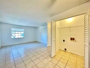 3826 Lakeshore Dr in Tampa, FL - Foto de edificio - Building Photo