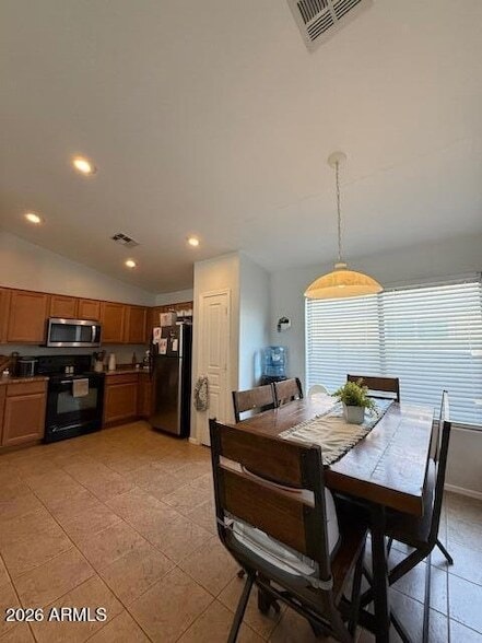 1314 E Ash Rd in San Tan Valley, AZ - Foto de edificio - Building Photo