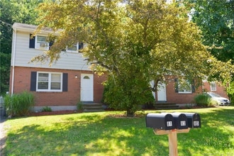 83 Shawn Dr in Bristol, CT - Foto de edificio - Building Photo