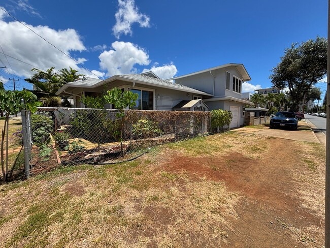property at 825 Hau?oli St