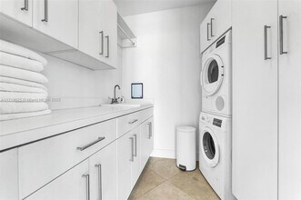 200 Biscayne Blvd, Unit 5001 in Miami, FL - Building Photo - Building Photo