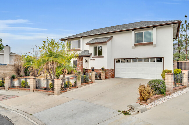 10939 Floralita Ave in Sunland, CA - Building Photo - Building Photo