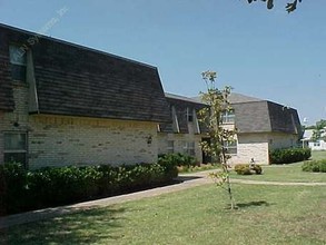 Elizabeth Gardens in Roanoke, TX - Building Photo - Building Photo