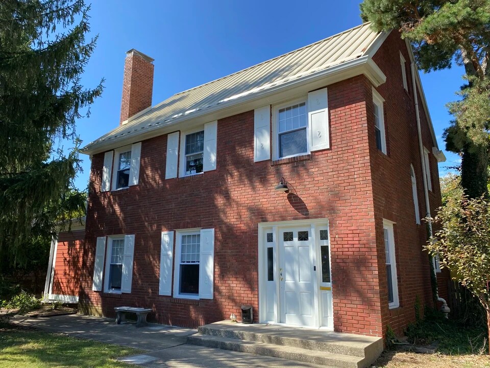 512 S Eagleson Ave in Bloomington, IN - Foto de edificio