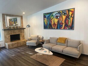 1233 E Via Escuela in Palm Springs, CA - Building Photo - Building Photo