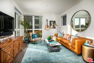 1101 N Main St in Los Angeles, CA - Building Photo - Building Photo