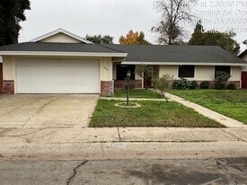 1566 Camino del Oro in Yuba City, CA - Building Photo