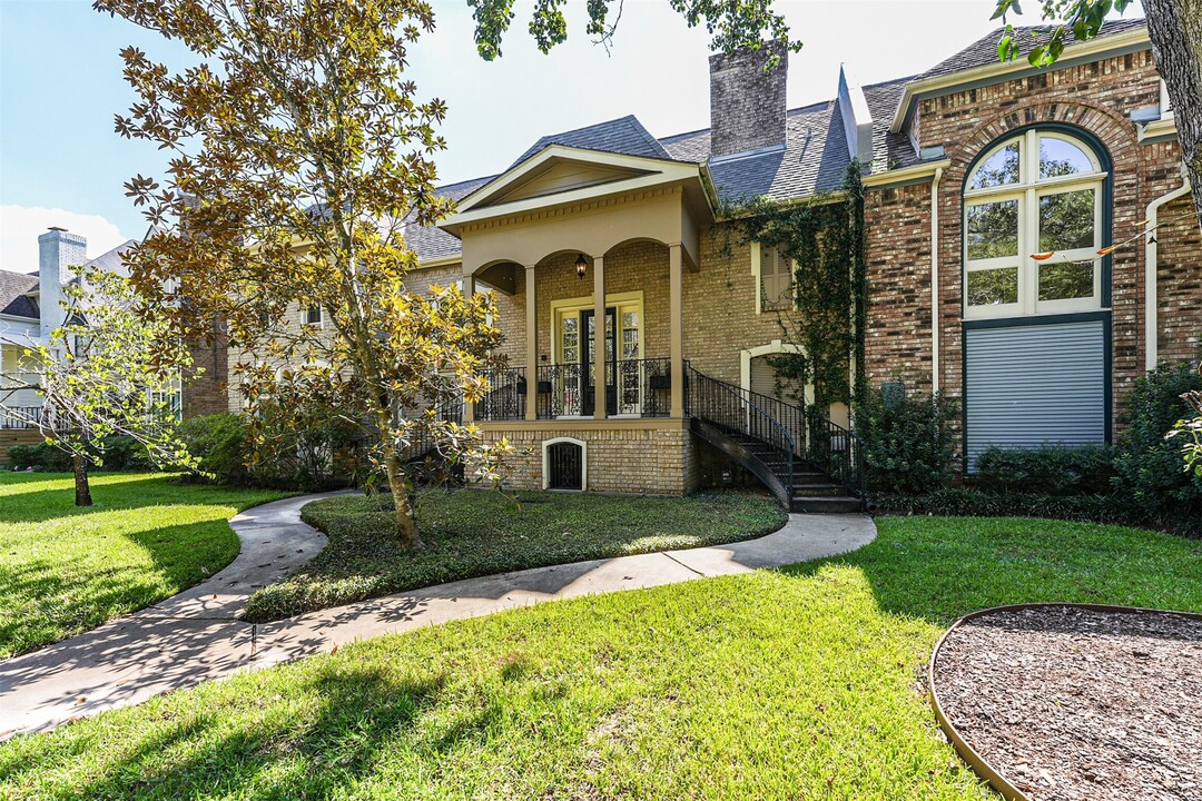 207 Victoria Way in Friendswood, TX - Foto de edificio