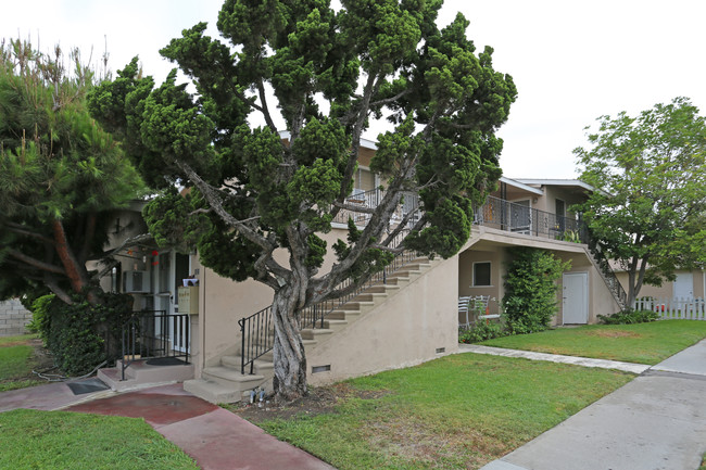 1018 S Highland Ave in Fullerton, CA - Foto de edificio - Building Photo