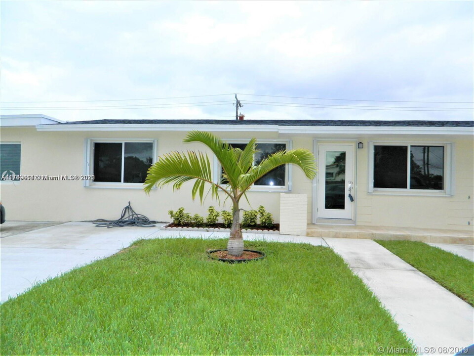 4601 SW 93rd Ct in Miami, FL - Foto de edificio