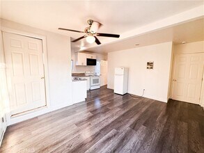1746 W 82nd St in Los Angeles, CA - Building Photo - Building Photo