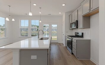 520 Trotters Ln in Moncks Corner, SC - Foto de edificio - Building Photo