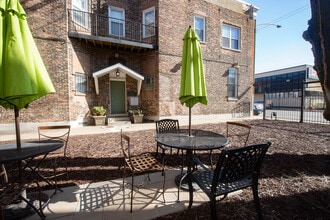 2279 N Clybourn Ave, Unit 1 in Chicago, IL - Building Photo - Building Photo