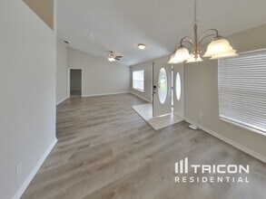 4151 Candler Ave in Spring Hill, FL - Foto de edificio - Building Photo