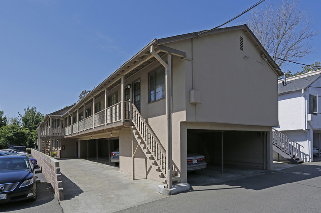 Gibbs Apartments in Sacramento, CA - Building Photo - Building Photo