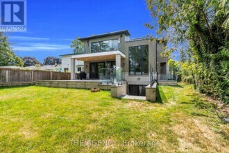 9 Earl St in Mississauga, ON - Building Photo - Building Photo