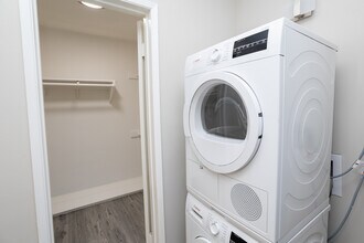 Canterbury Apartments in Culver City, CA - Foto de edificio - Building Photo