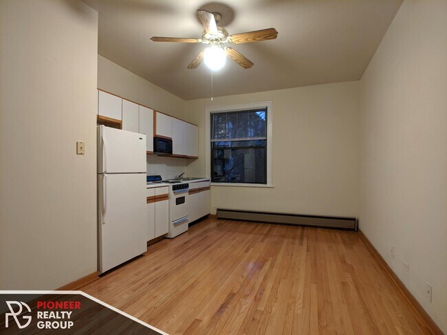 633 W Barry Ave, Unit 401