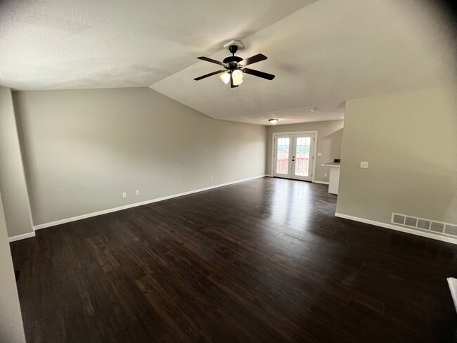 157 Lyle Curtis Cir in Waynesville, MO - Foto de edificio - Building Photo