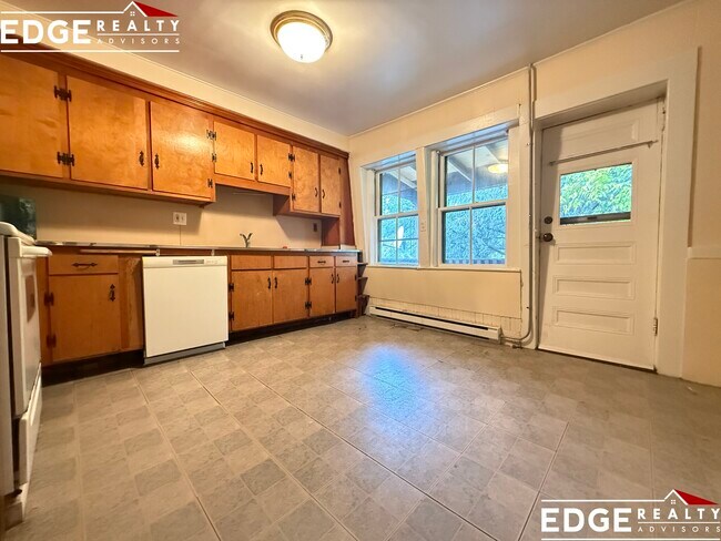 193 Mount Auburn St, Unit #3 in Cambridge, MA - Foto de edificio - Building Photo